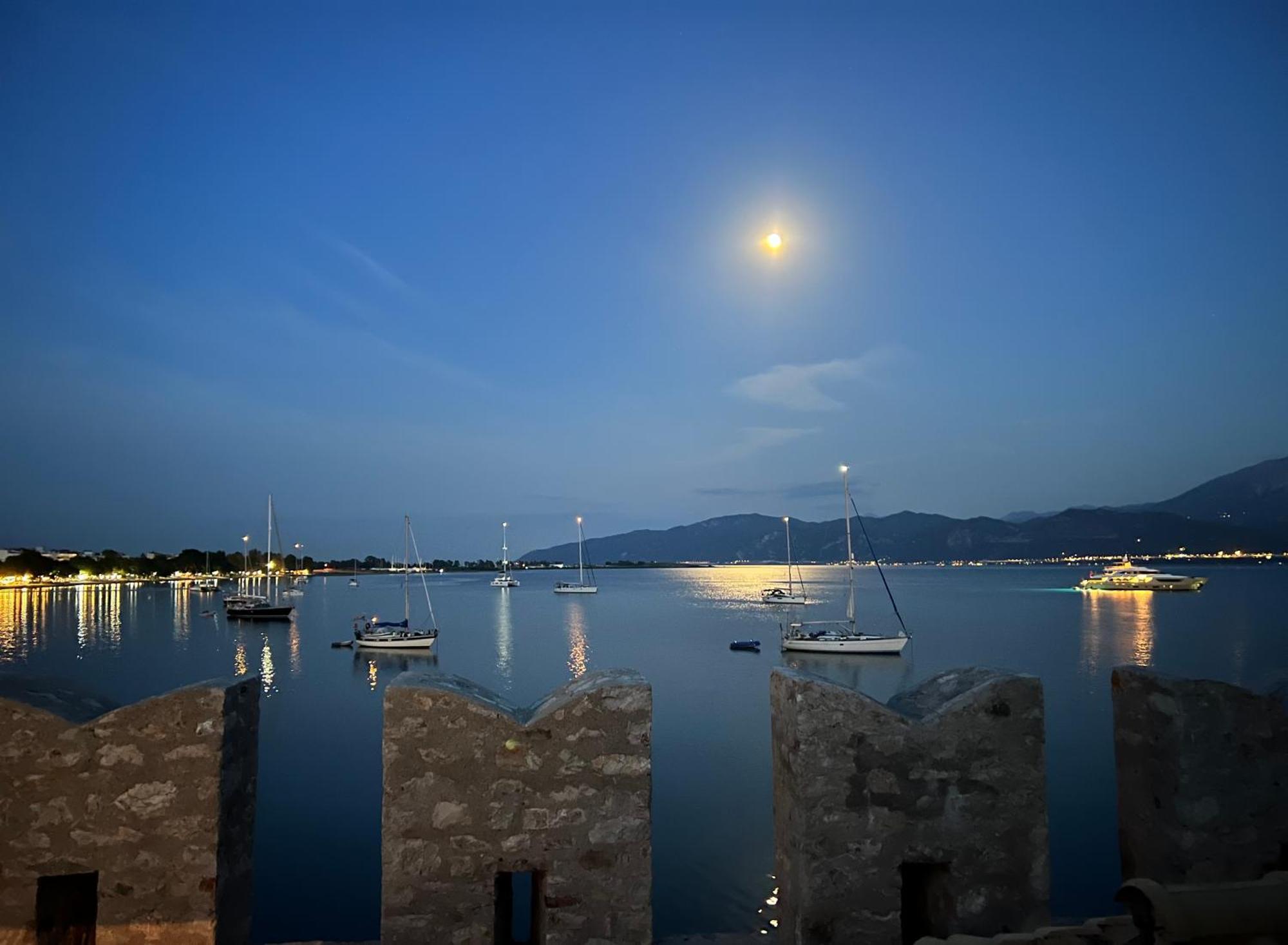 Madame Parisienne Villa Nafpaktos Eksteriør billede